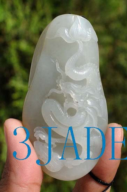 Hetian seed jade dragon pendant