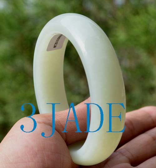 jade bracelet