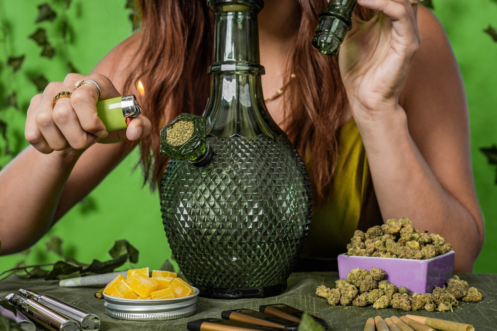 A THCA Smoking Question: How Should THCA Smoke Look and Smell?