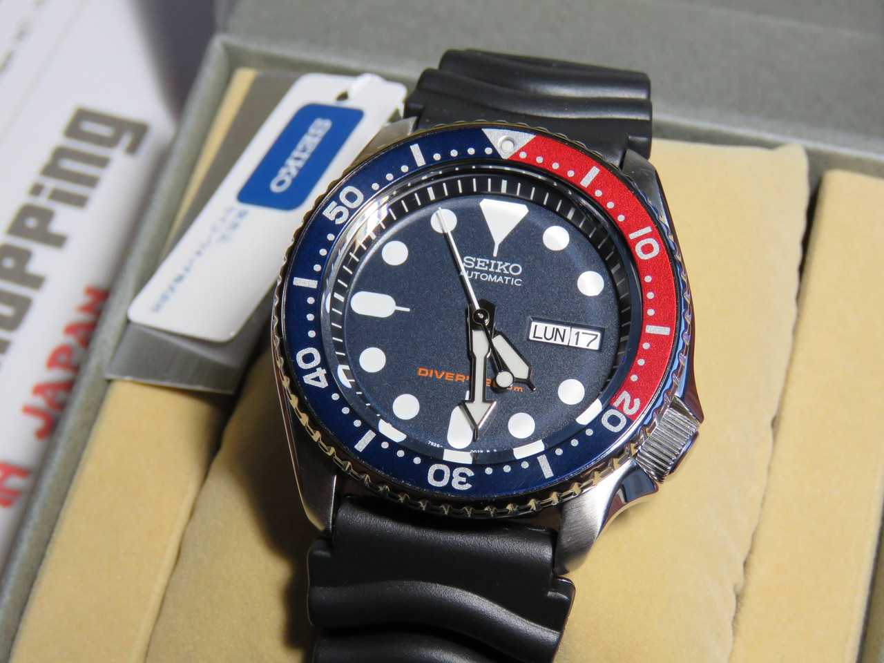 skx009 blue dial