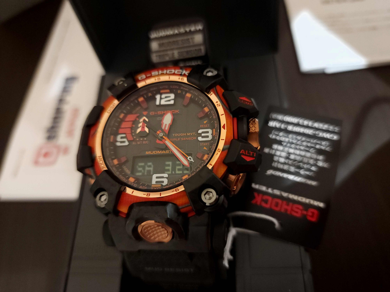 【新品プライスタグ付】G-SHOCK GWG-2040FR-1AJR