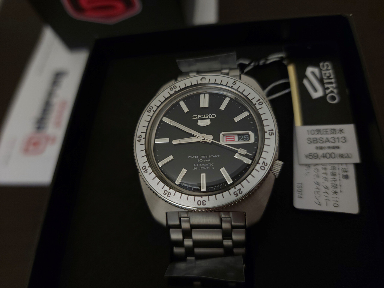 SEIKO 5 Sports SBSA313 バンビ製ミラネーゼ付き Seiko 5 Sports Heritage Design SBSA313 Men's Watch Black