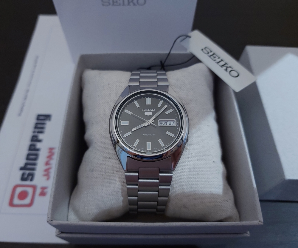 Seiko 5 Automatic 21 Jewels Black Sunburst Dial SNXS79 | SNXS79K1