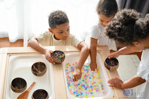 QToys Australia (USA) Patterned Coconut Bowls