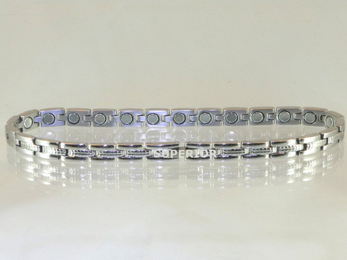 Magnetic ankle bracelet Wimbledon S made with 316L stainless steel using N52-5200 Gauss rare earth magnets. It has a magnetic therapy pull strength of 890 grams.