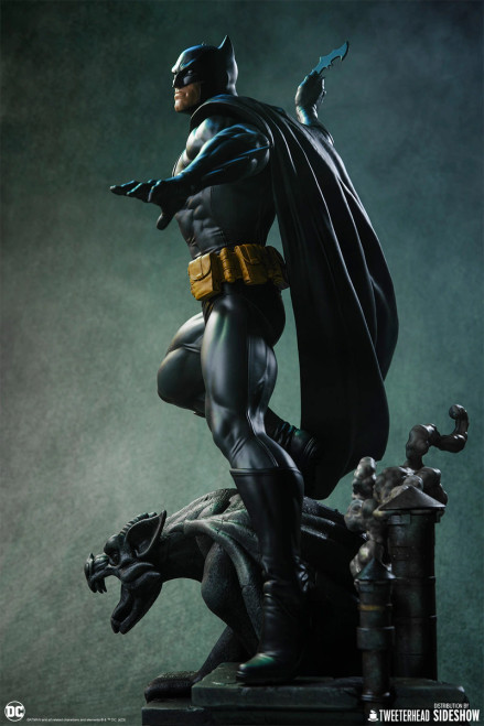 Tweeterhead DC Comics Batman (Black and Gray Edition) 1/6 Scale Maquette www.HobbyGalaxy.com Tweeterhead DC Comics Batman (Black and Gray Edition) 1/6 Scale Maquette www.HobbyGalaxy.com