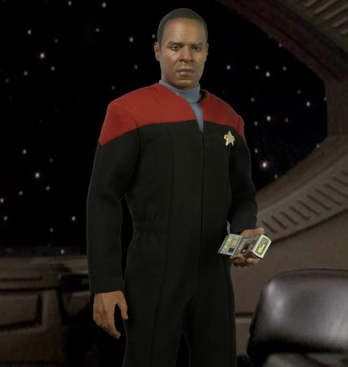 EXO-6 "Star Trek: Deep Space Nine" Commander Benjamin Sisko 1/6 Scale Action Figure www.HobbyGalaxy.com EXO-6 "Star Trek: Deep Space Nine" Commander Benjamin Sisko 1/6 Scale Action Figure www.HobbyGalaxy.com