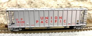 BLMA N 16014 UP Union Pacific 3500cf Dry-Flow Covered Hopper #19230