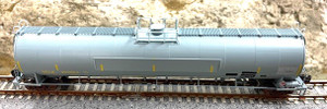 Athearn N 16573 UTLX 33,900 gal Flat Panel LPG Tank #902575 N scale