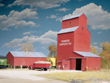 Walthers Cornerstone 933-3036 Farmer's Cooperative Rural Grain Elevator HO