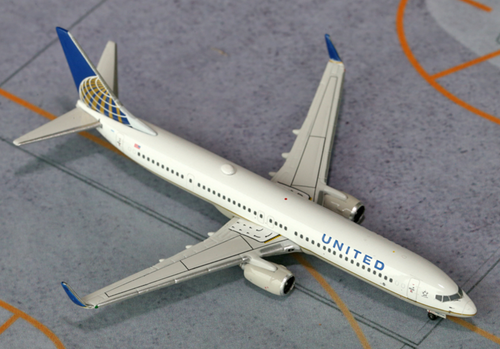 Gemini Jets GJUAL1423 United  Boeing 737-900ER N38454 1/400