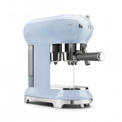 Smeg Small Appliances Combine Luxury with Retro 50’s Style 