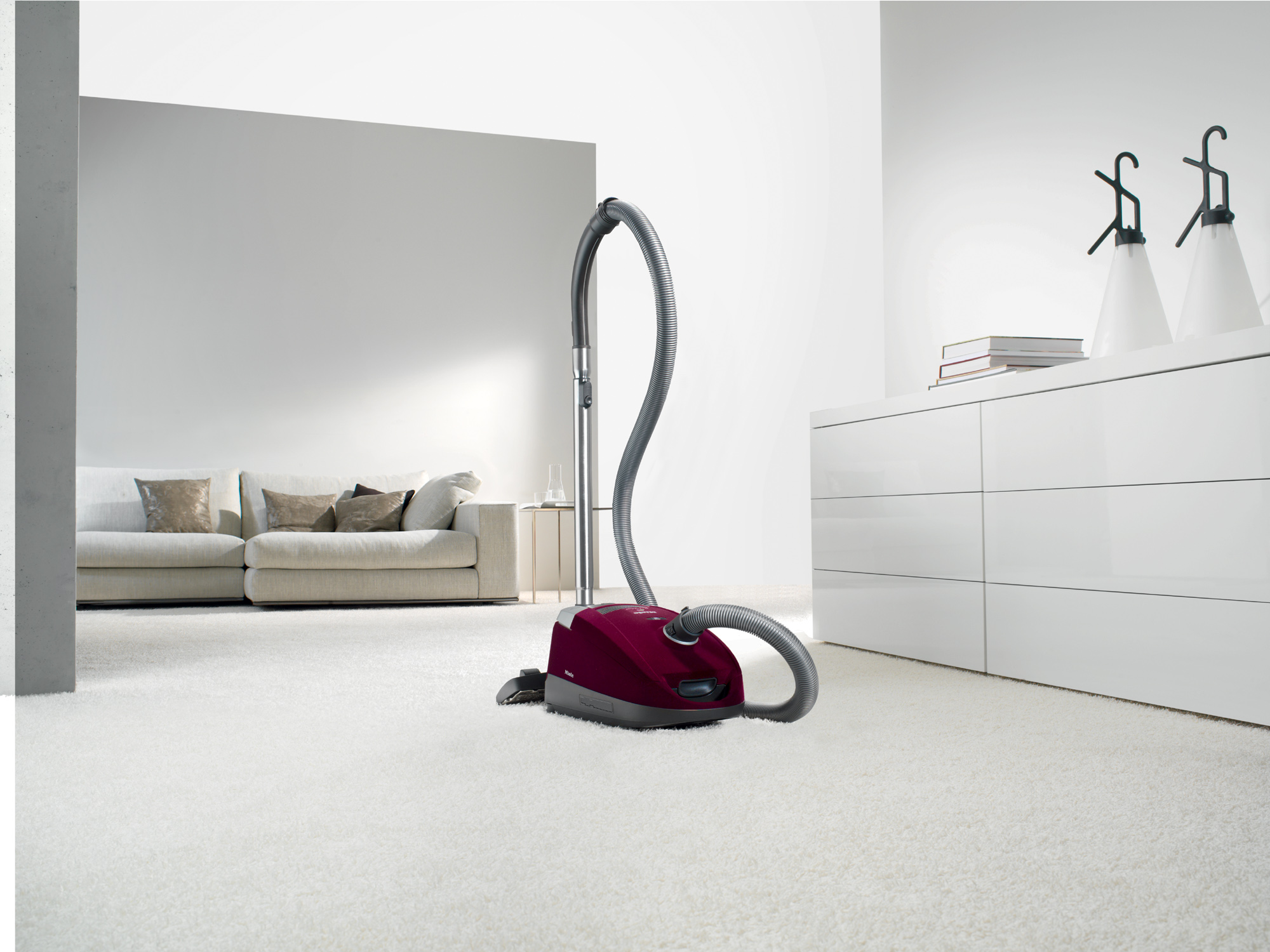 Пылесос для мебели. Miele s6. Пылесос Art by Miele s 928. 1920s Miele Vacuum Cleaner. Miele Art Vacuum Cleaner.