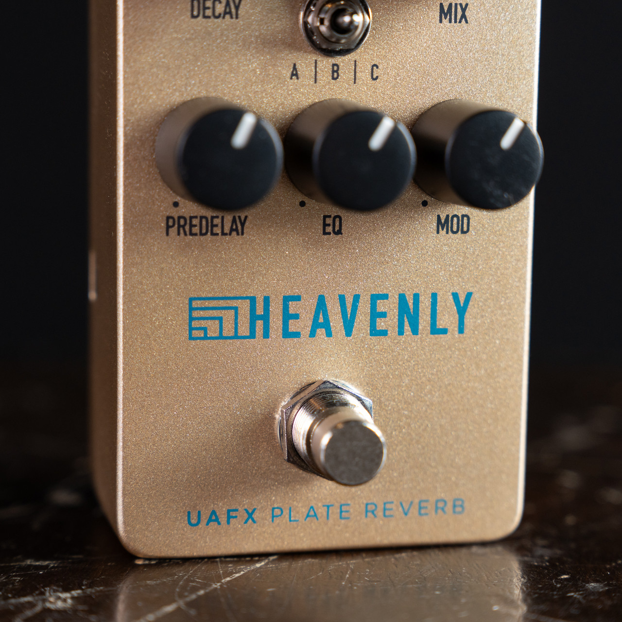 Universal Audio Heavenly Plate Reverb Guitar Effects Pedal New