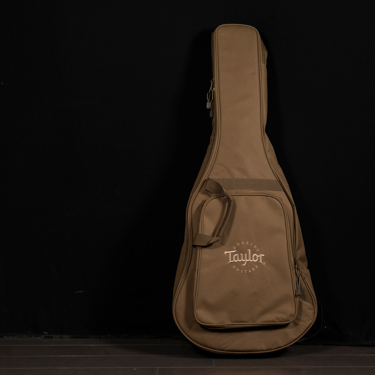 Taylor 114ce ／エレアコ ／ Gig Bag Case付 The Guitar Sanctuary | Taylor Guitars| Aero Case | Auditorium