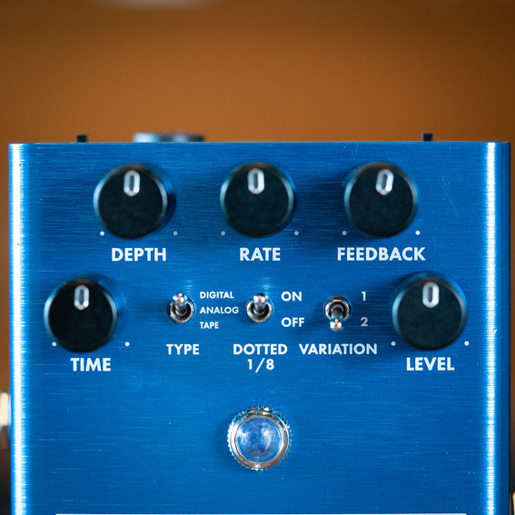Fender Mirror Image Delay Pedal | Midwood Guitar Studio