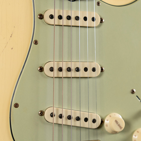 訳ありFender Custom Shop 1962 Stratocaster Fender Custom Shop 1962 Stratocaster Relic - Golden Zebra