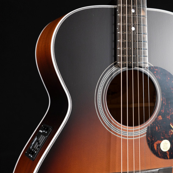 Maton Troubadour Traditional Acoustic/Electric Guitar Maton Troubadour Traditional Acoustic/Electric Guitar