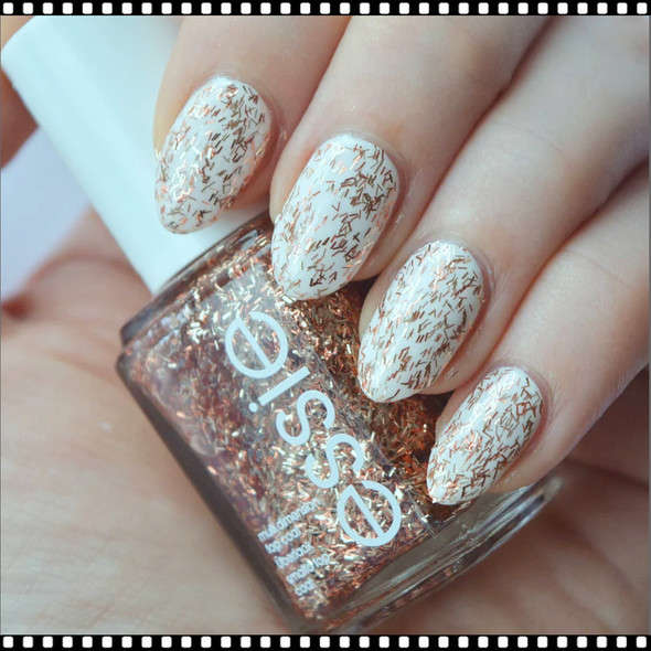 ESSIE POLISH Tassel Shaker #945 *