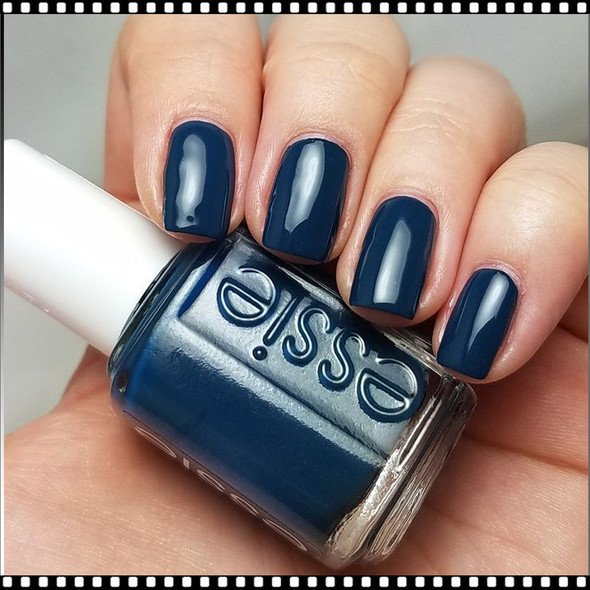 ESSIE POLISH On Your Mistletoes #1120 *