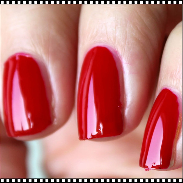 CHINA GLAZE POLISH - Paint the Town Red*