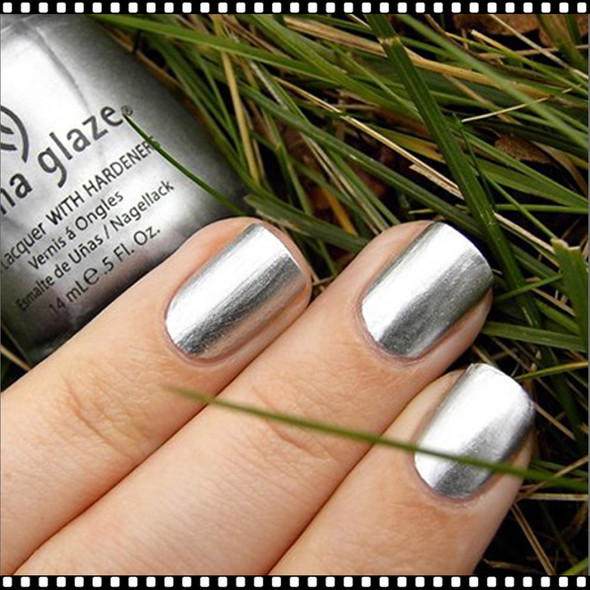 CHINA GLAZE POLISH - Platinum Silver*