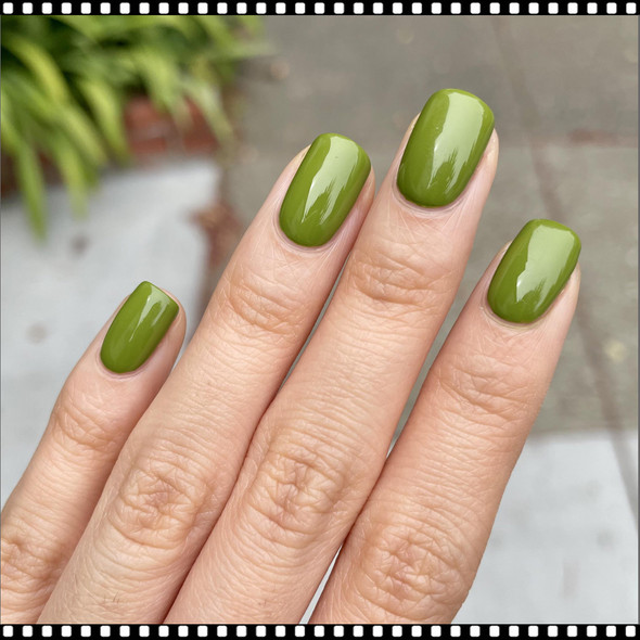 ESSIE POLISH Willow in the Wind #705 *
