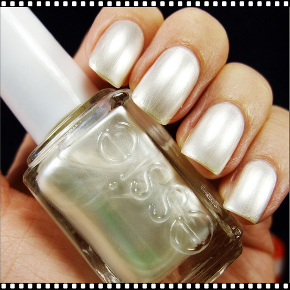ESSIE POLISH Qui Madame #780 *
