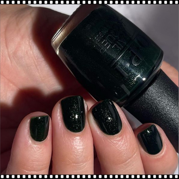 OPI NAIL LACQUER Peppermint Bark and Bite #HRQ01*