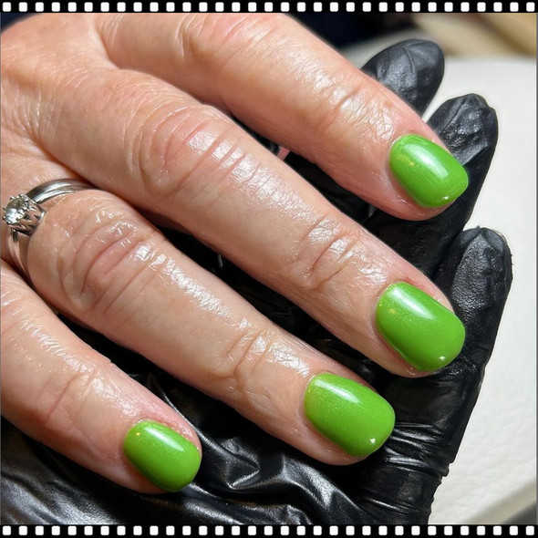 CND Vinylux - Meadow Glow 0.5oz.