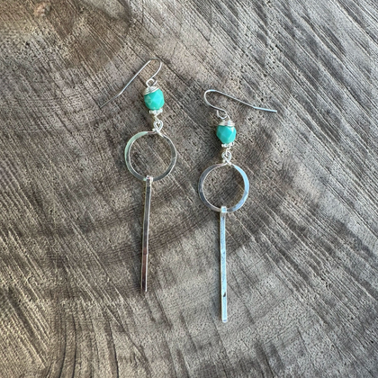 Golden Age Hammered Silver-Plated Single Hoop Earrings with Turquoise Czech Beads / GAE S B118-1