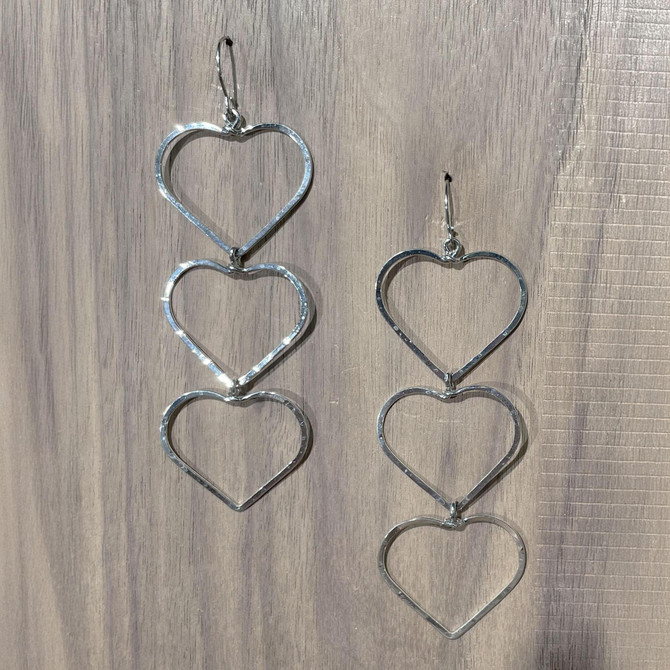 Hammered  Boho, Geometric Minimalist Silver Heart Earrings / GAE S B720-1