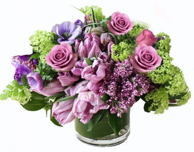 Lavender Haze is a dreamy lavender-toned arrangement with roses, lilac, viburnum, tulips, and anemones. A fresh and elegant bouquet full of soft spring charm.