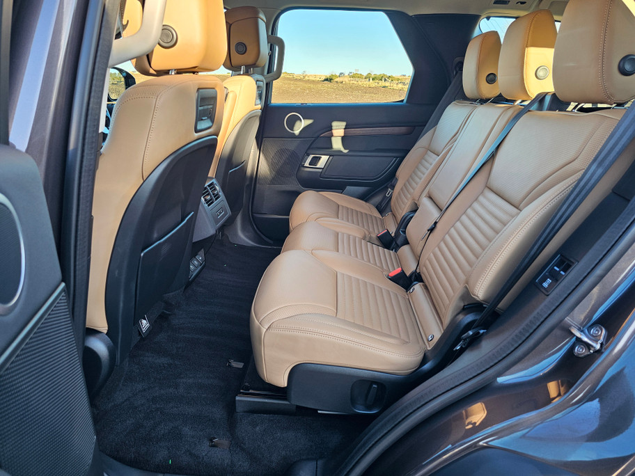 2021(21) Land Rover Discovery 3.0 D300 MHEV S AUTO (31/03/2021) 2021(21) Land Rover Discovery 3.0 D300 MHEV S AUTO (31/03/2021)