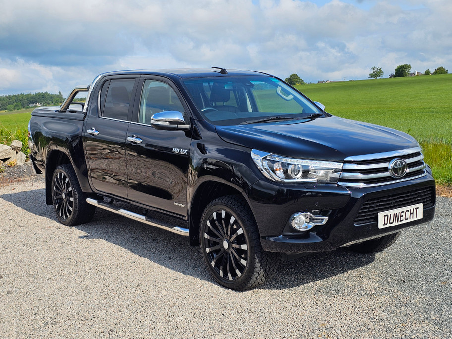 2017(17) Toyota Hilux 2.4L D-4D INVINCIBLE X D-CAB AUTO NO VAT (25/04/2017)