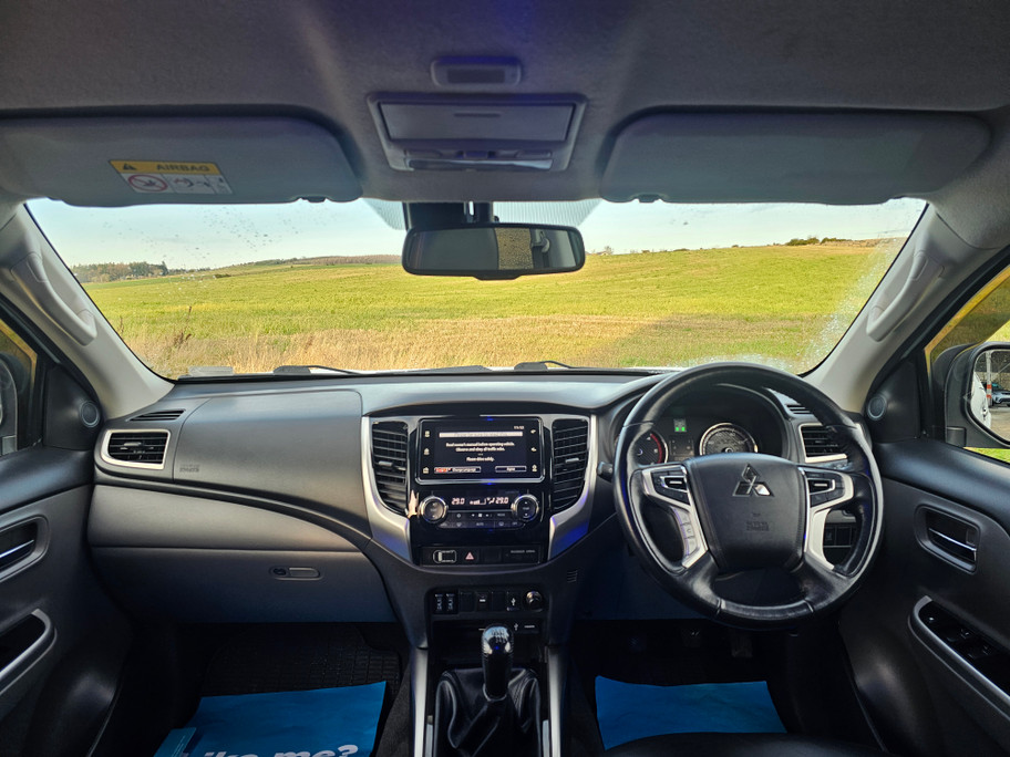 2019(19) Mitsubishi 2.4 L200 BARBARIAN DI-D MANUAL WITH CANOPY NO VAT (31/05/2019)