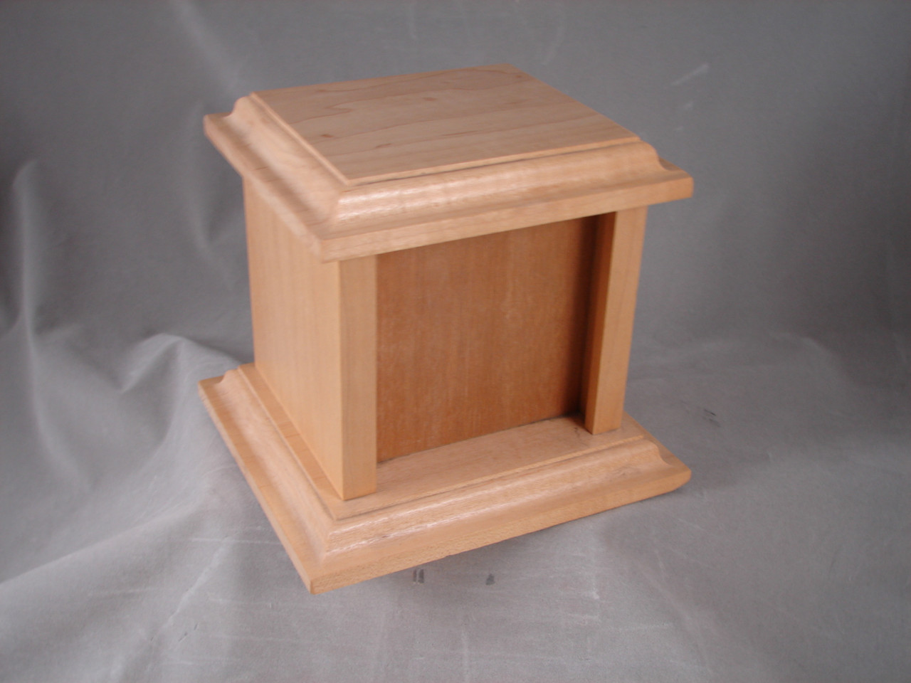 Small Maple Urn, with no Insert