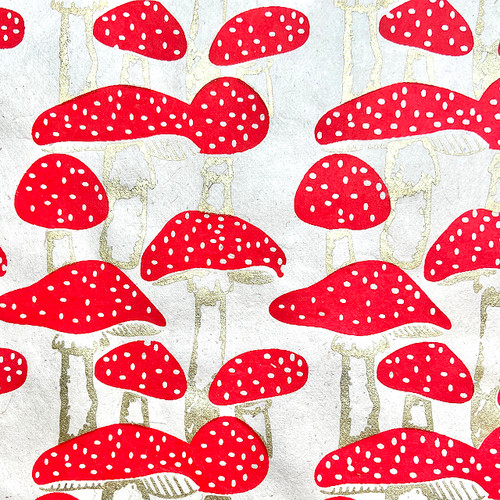 Mushrooms Red/Gold Gift Wrap