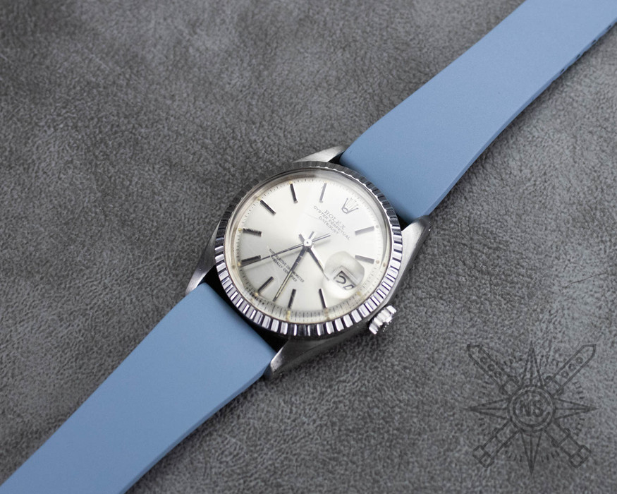 Perfect Fit: Customizable Blue FKM Rubber Watch Strap