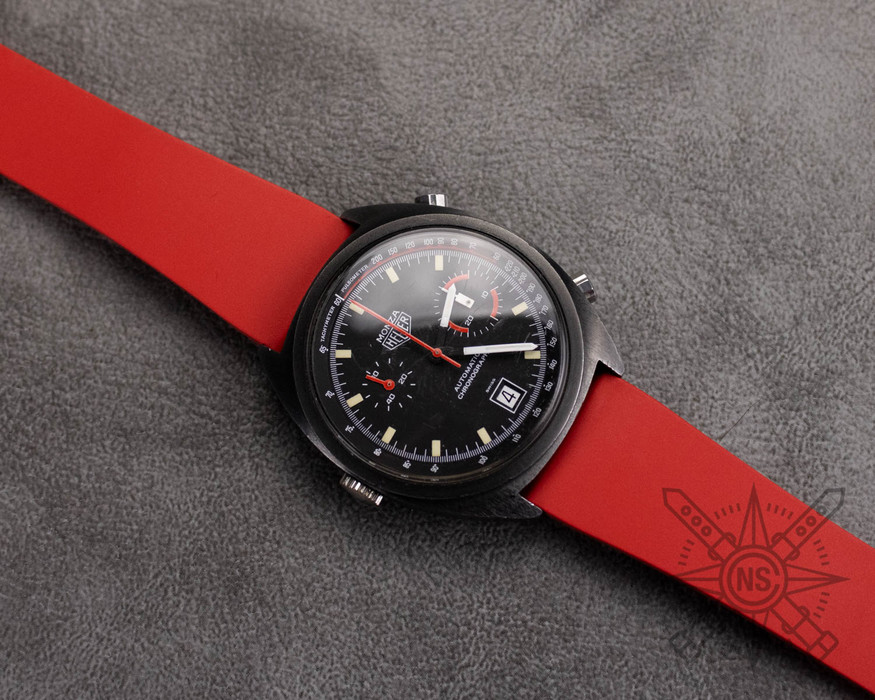 Red Rubber Watch Strap: A Pop of Classy Color for Any Timepiece