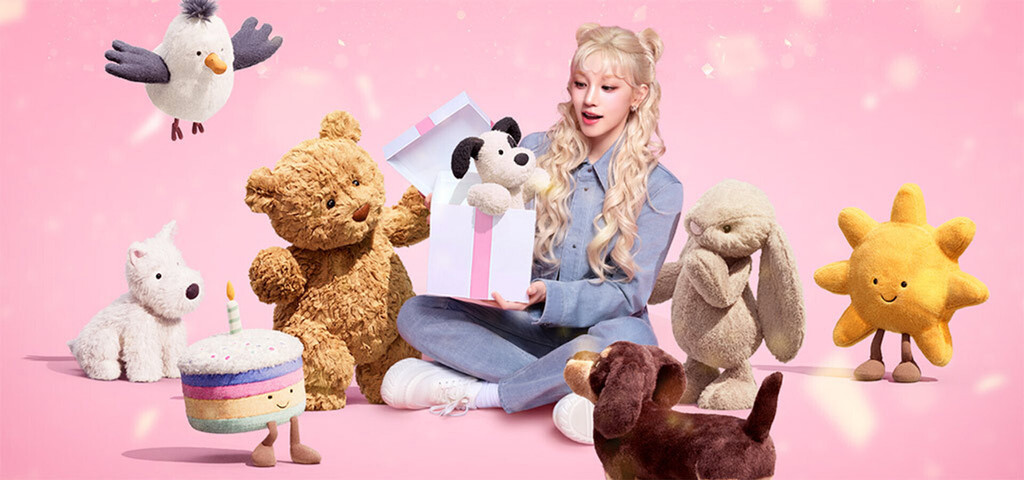 K Pop star Yuqi opens present with Bartholomew Bear & Friends.