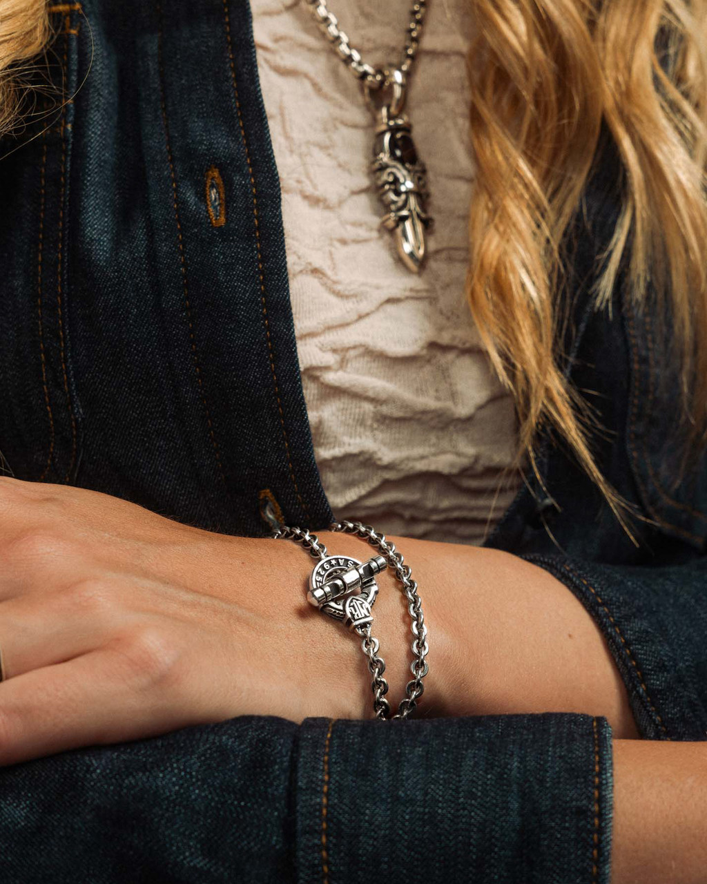 DIFFERENT ブレスレット Eden Toggle Bracelet | Sterling Silver Wrap Bracelet | Nightrider