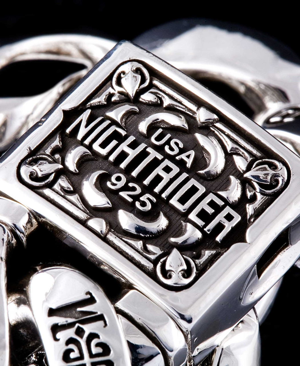 Hannibal Link Bracelet by NightRider Jewelry - Clasp Close-up Hannibal Link Bracelet by NightRider Jewelry - Clasp Close-up