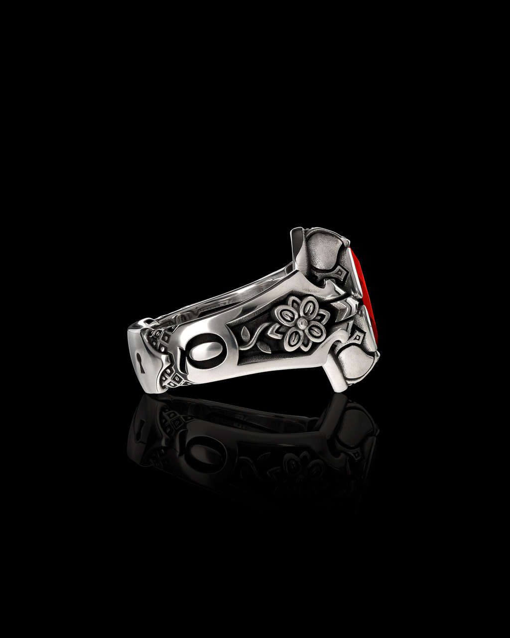 The Queens Ring with engraved flower by NightRider Jewelry - Side View The Queens Ring with engraved flower by NightRider Jewelry - Side View