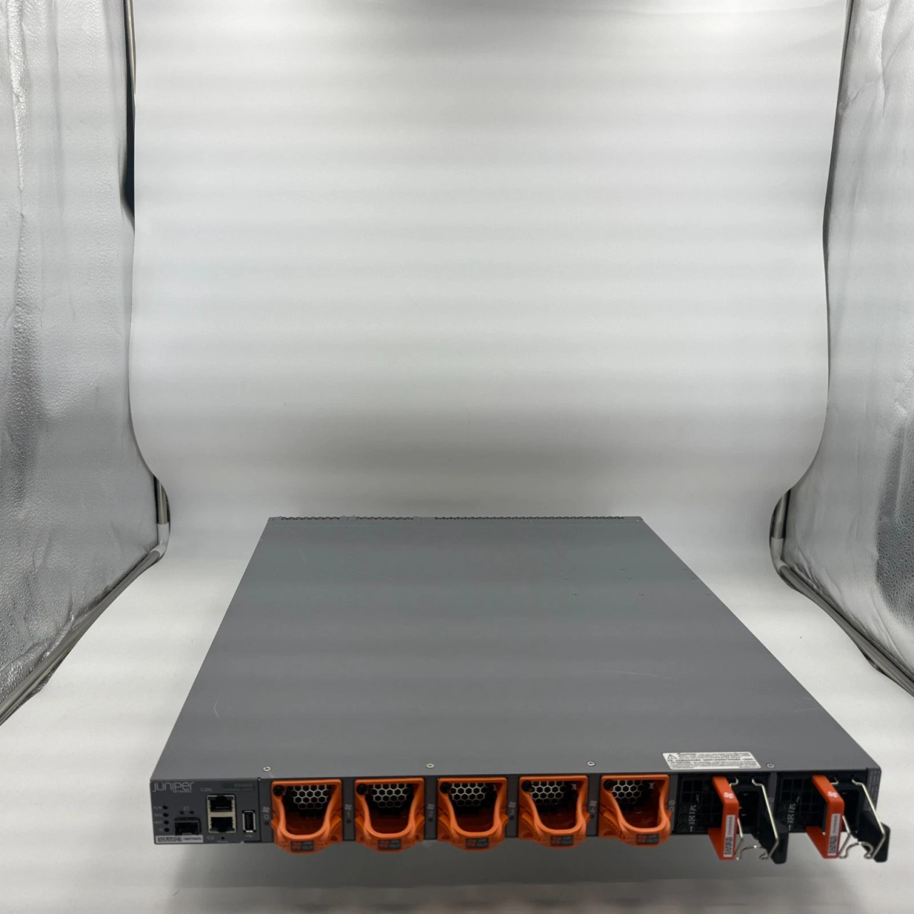 Juniper EX4600-40F-AFO EX Series 24-Port SFP+ 4-Port QSFP+ AC