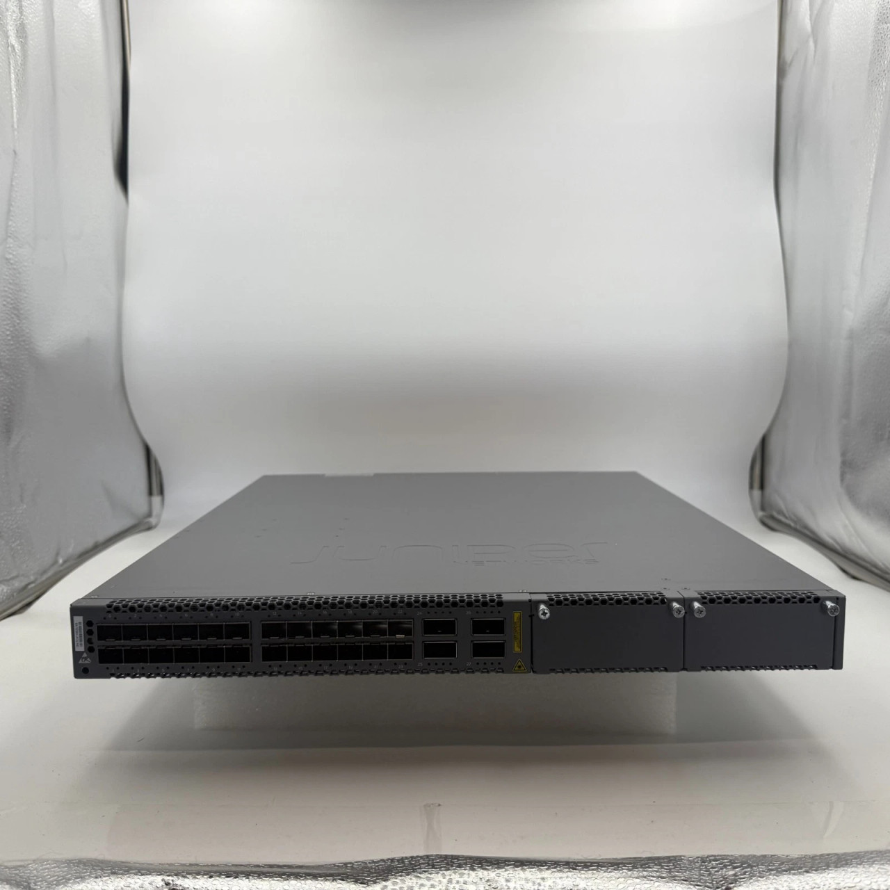 Juniper EX4600-40F-AFO EX Series 24-Port SFP+ 4-Port QSFP+ AC