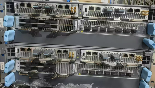 Juniper JNP10003-CHAS w/ Rail Kit/ New