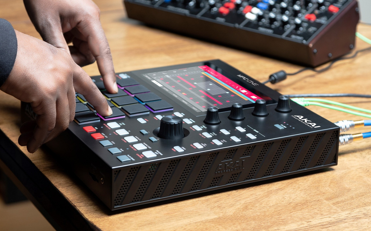 DJ機材 AKAI MPC ONE Akai MPC One Music Production Workstation | zZounds