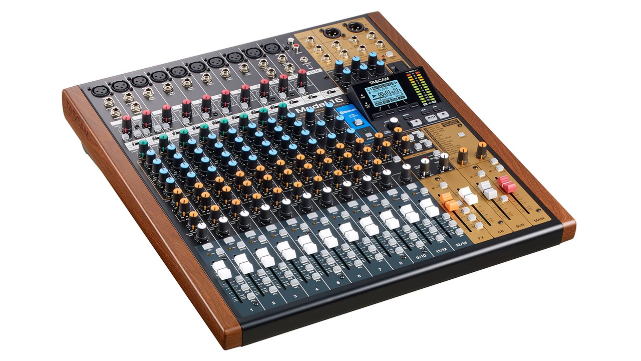 TASCAM Model 16 ミキサー Tascam MODEL 16 - MIXER/INTERFACE/RECORDER