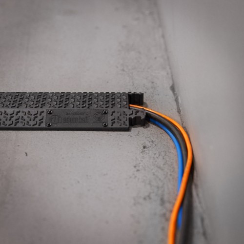 DEFENDER XPRESS 100 BLK Cable Protector